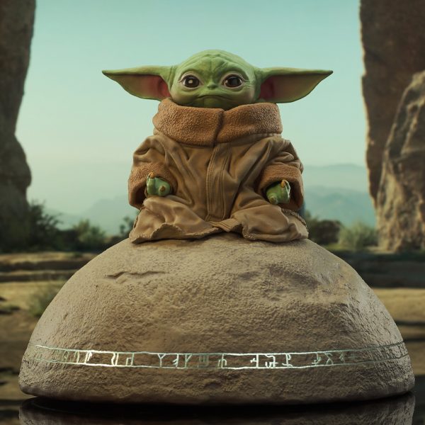 Αγαλματίδιο Grogu sitting on Seeing Stone (Star Wars: Madalorian) – Diamond Select #222295